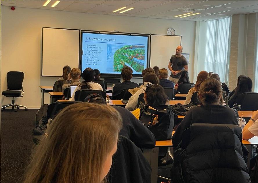 Unser Gärtner Wolfgang Grüne während der Präsentation an der Uni Maastricht